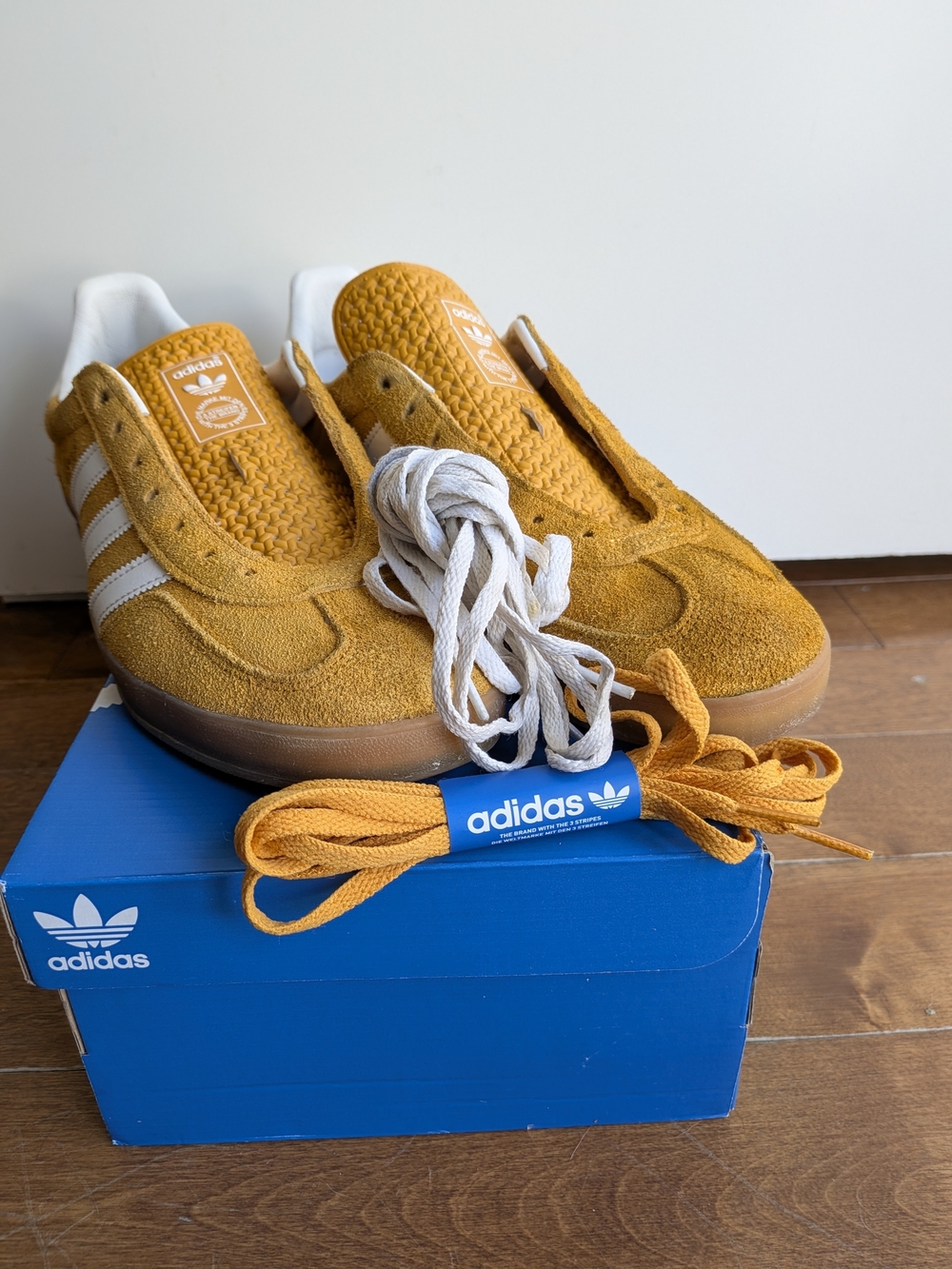 Adidas Gazelle Sneakers - White & Gold (Yellow) Suede Like New - Picture 4 of 5